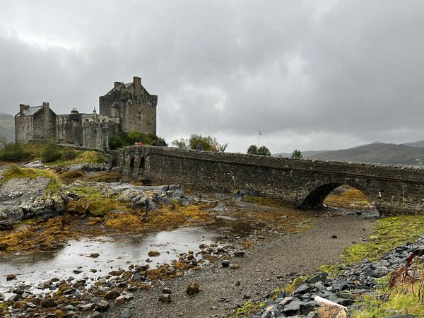 How to explore the medieval history of Canterbury on foot?